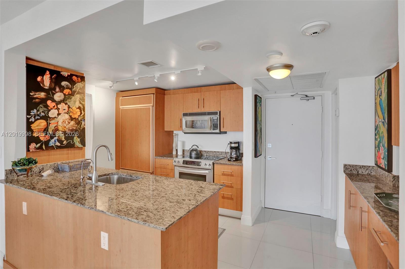 10275 Collins Ave 829