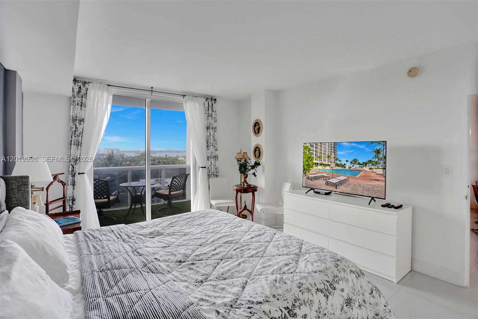 10275 Collins Ave 829