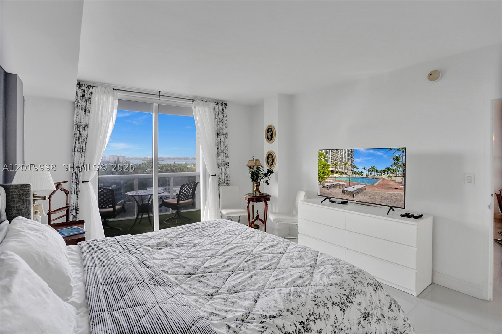 10275 Collins Ave 829