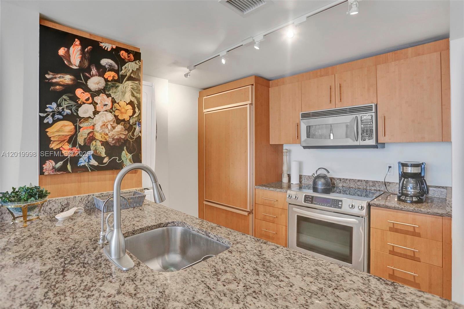 10275 Collins Ave 829