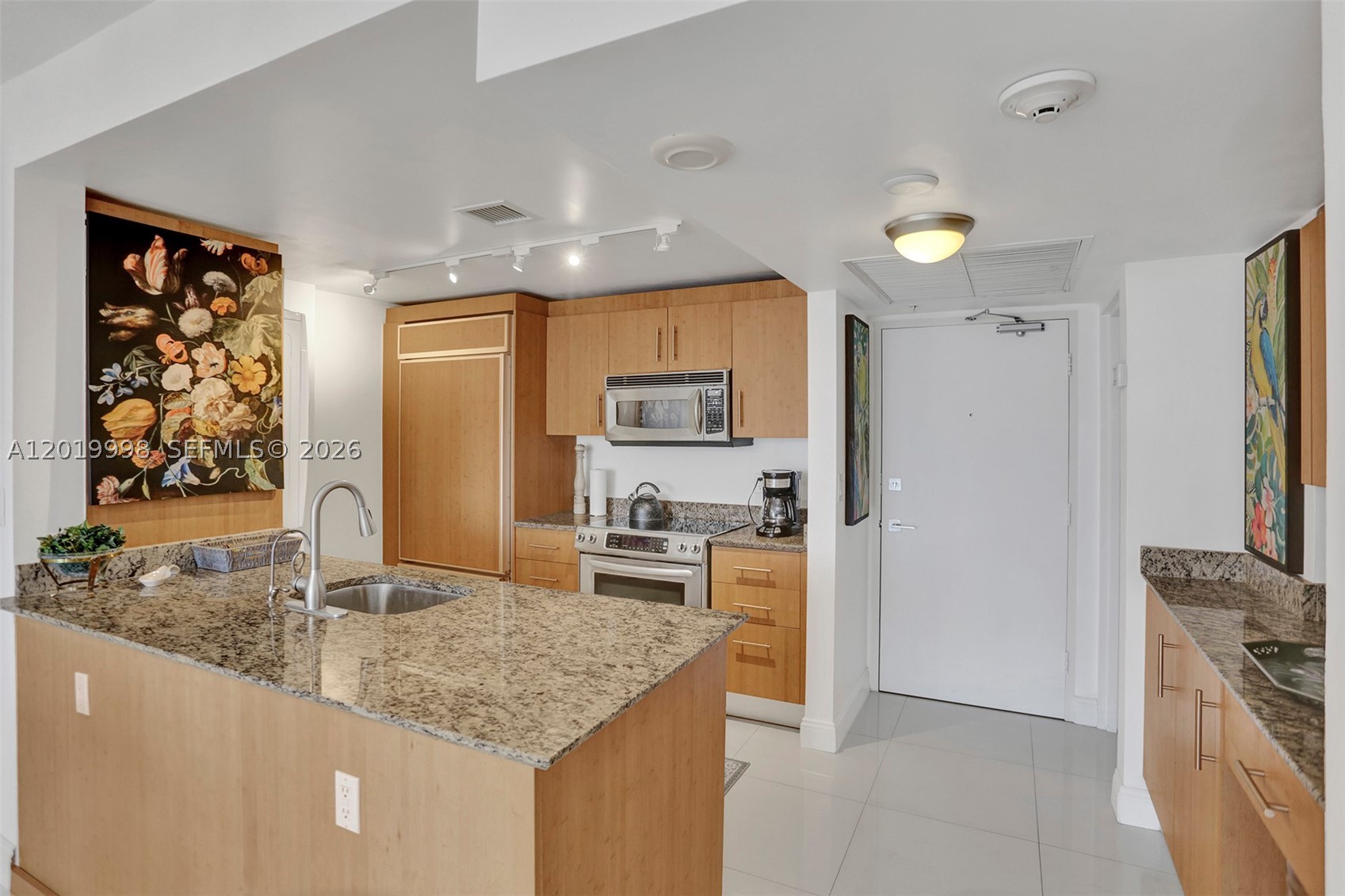 10275 Collins Ave 829
