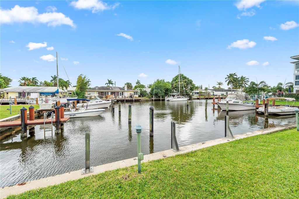 Photo of 900 SW 12th St #206, Fort Lauderdale, FL 33315 (MLS # A11922414)