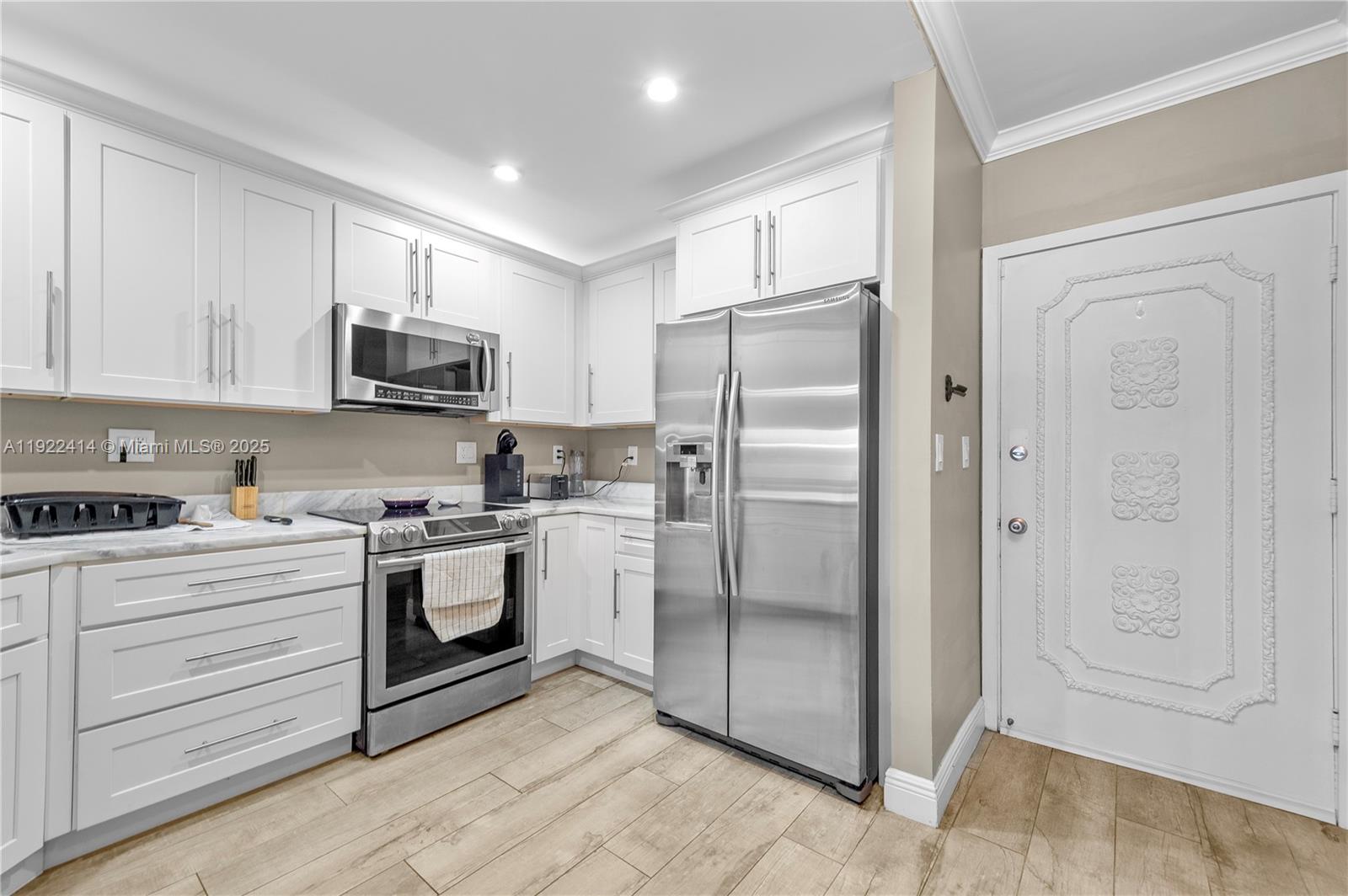 View photos, virtual tours, details... 900 SW 12th St 206