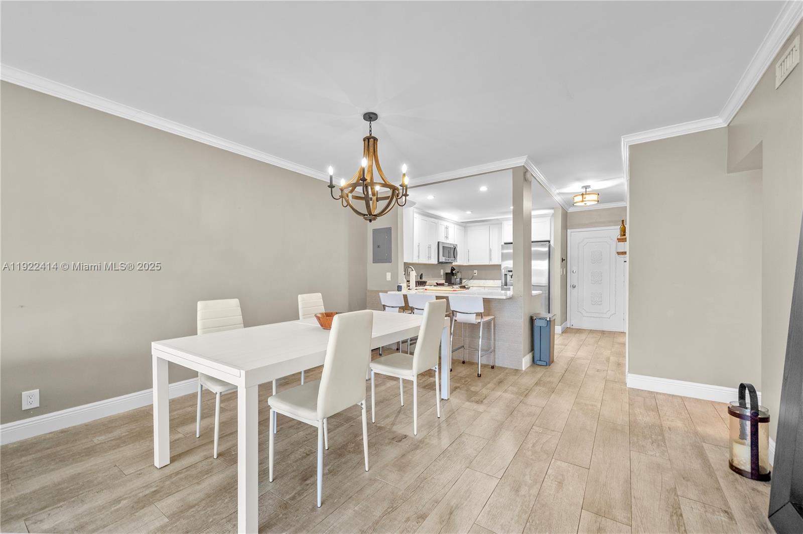 View photos, virtual tours, details... 900 SW 12th St 206