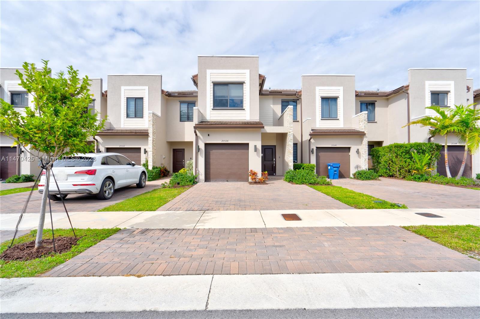 VIA VENTURA NEIGHBORHOOD - Residential