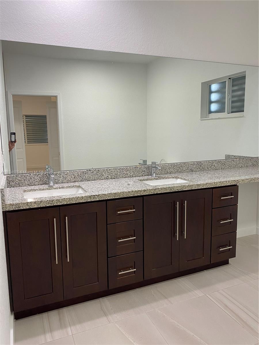OAK GROVE ESTATES - Residential Lease