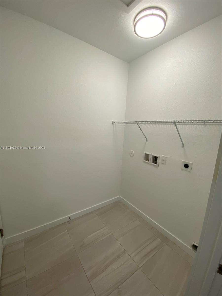 OAK GROVE ESTATES - Residential Lease