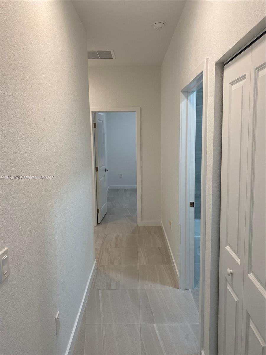 OAK GROVE ESTATES - Residential Lease