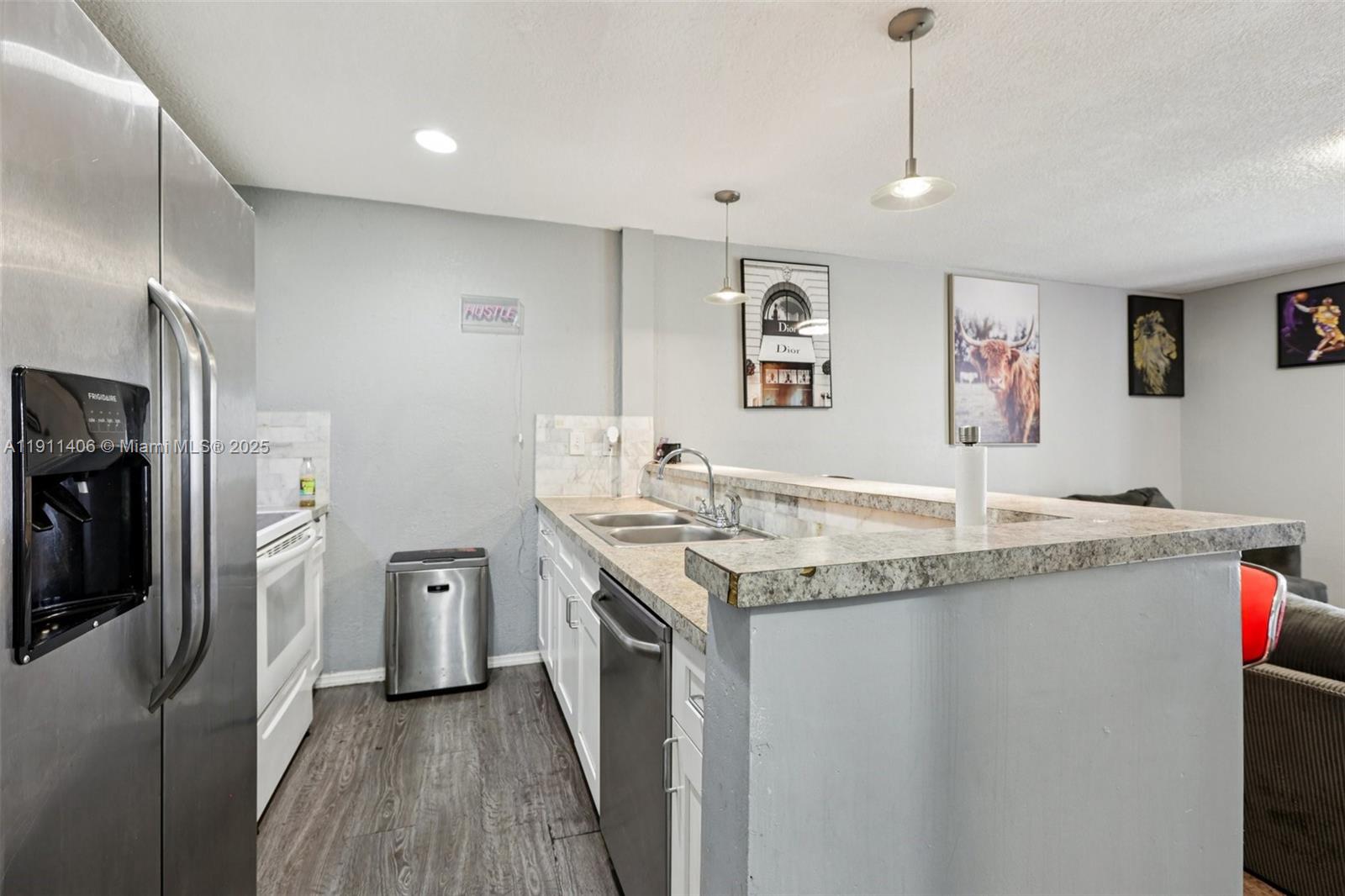 KNOLLWOOD CLUB CONDO - Residential