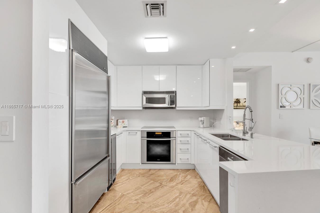 CARBONELL CONDO - Residential