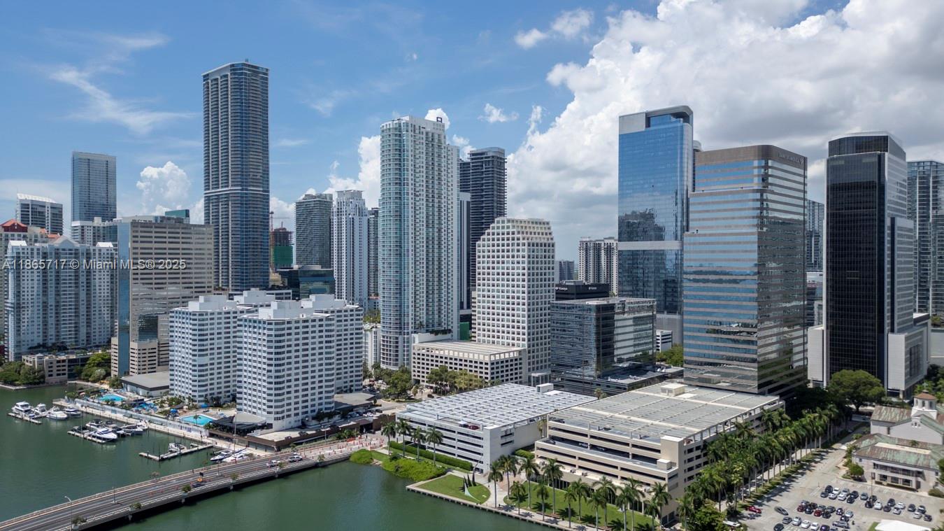 CARBONELL CONDO - Residential