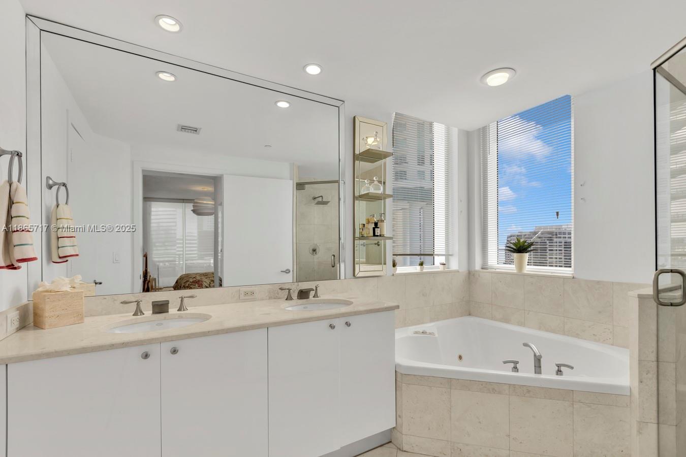 CARBONELL CONDO - Residential