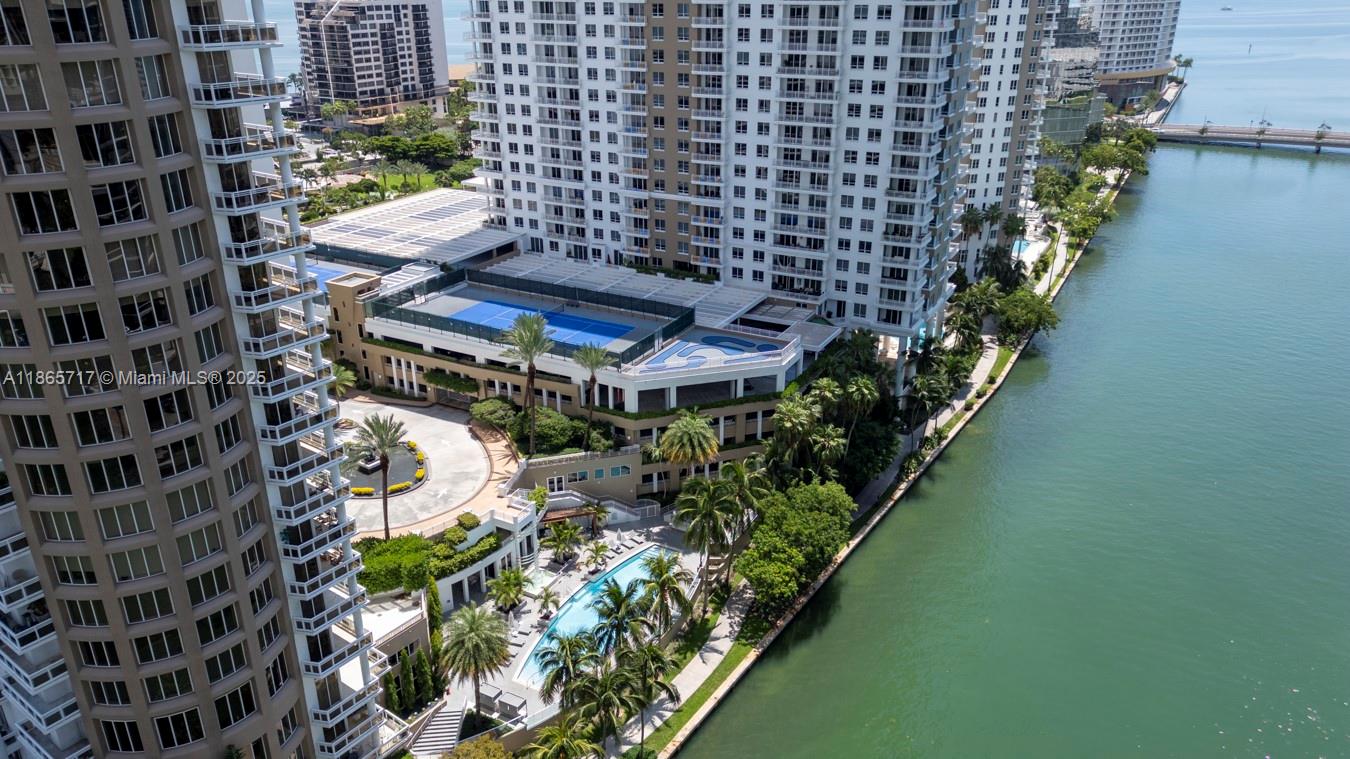 CARBONELL CONDO - Residential