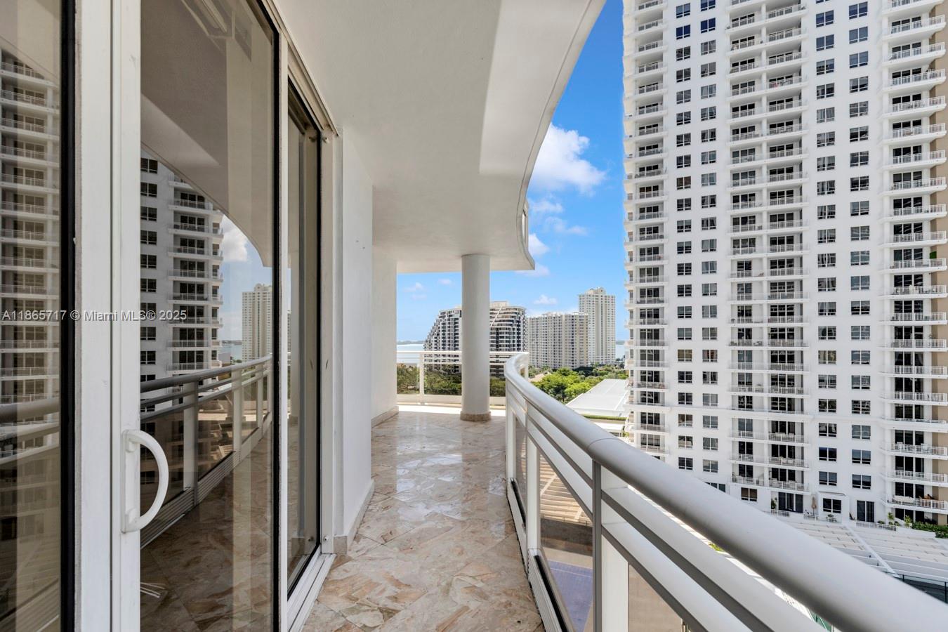 CARBONELL CONDO - Residential