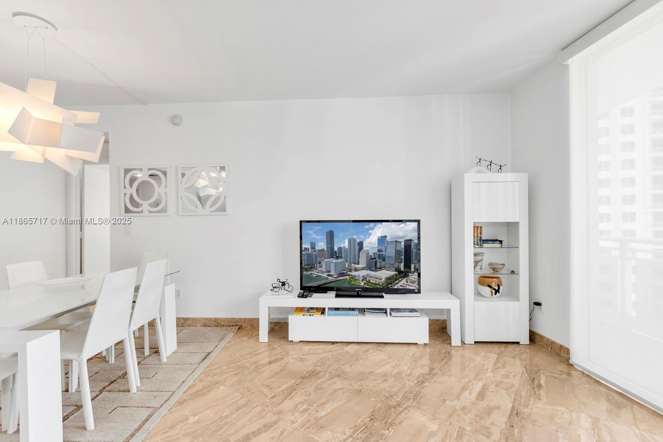 CARBONELL CONDO - Residential