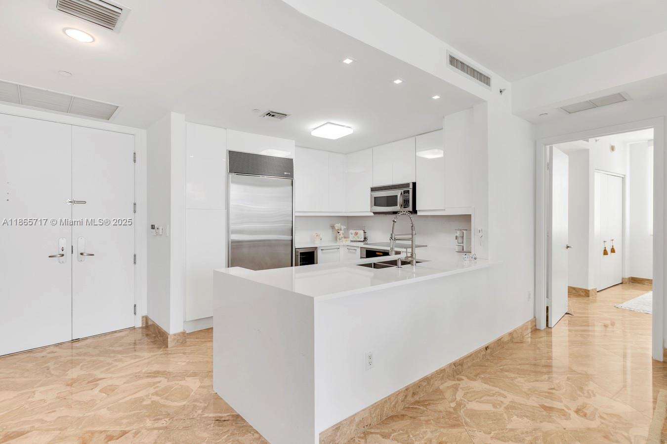 CARBONELL CONDO - Residential