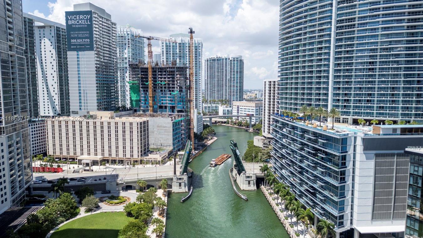 CARBONELL CONDO - Residential