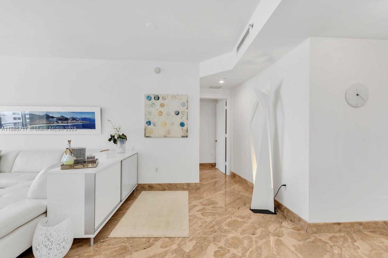 CARBONELL CONDO - Residential