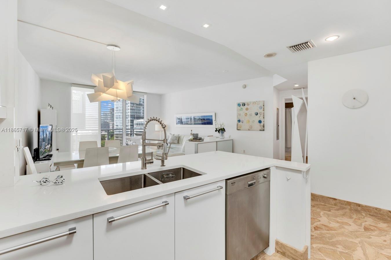 CARBONELL CONDO - Residential