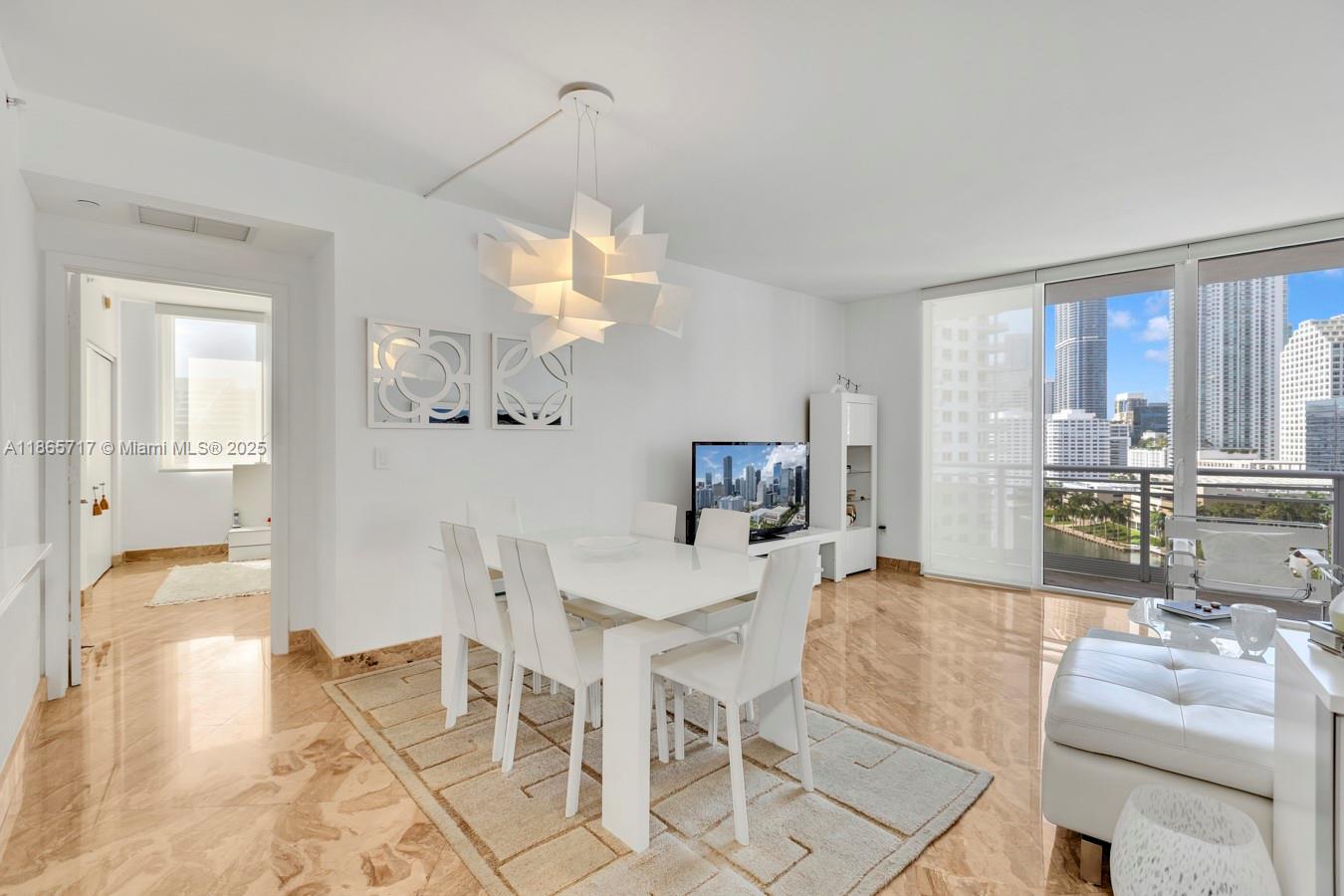 CARBONELL CONDO - Residential