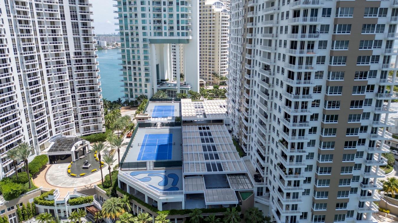 CARBONELL CONDO - Residential