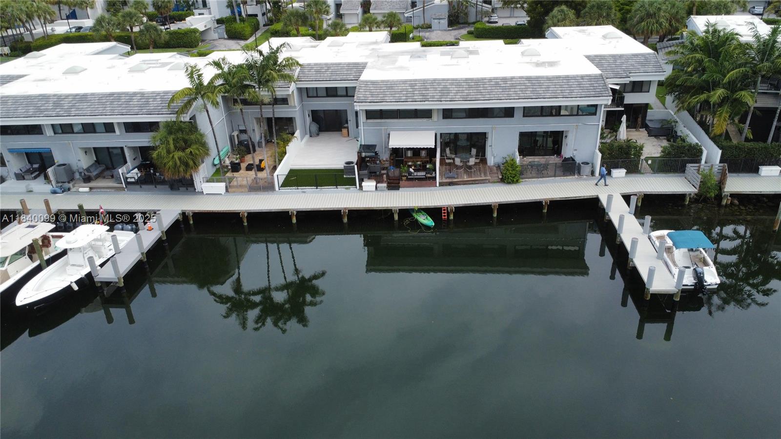 324 Poinciana Dr 906