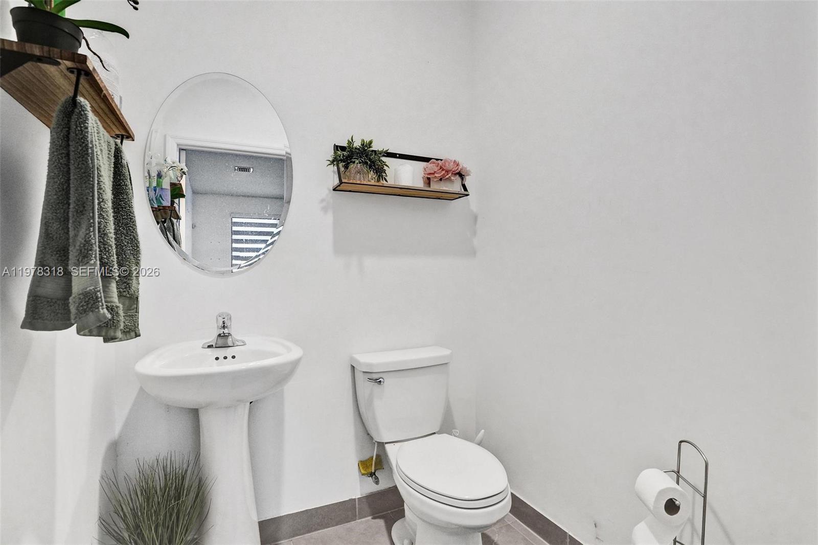 PINE ISLE - Residential