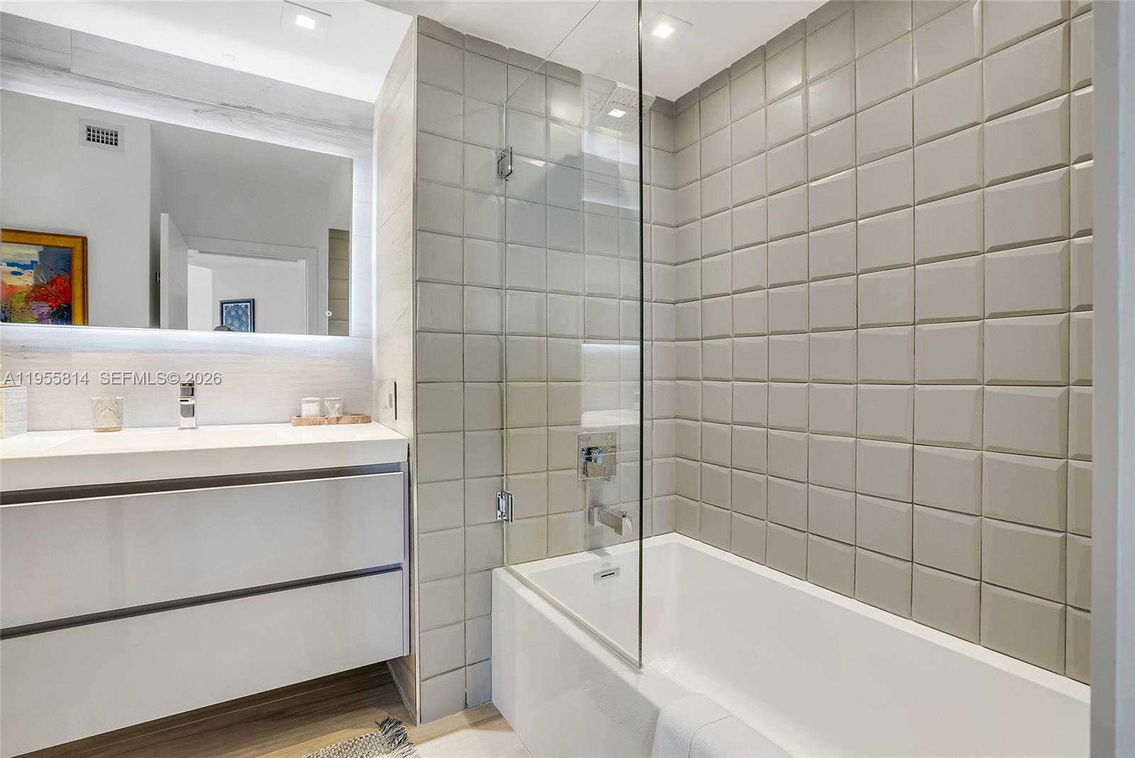 ¤THE WAVERLY AT SOUTH BEAC - Residential