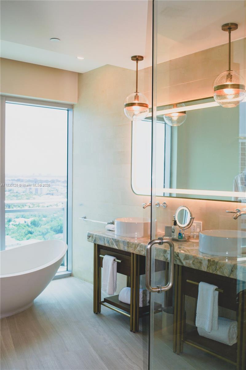 10295 COLLINS AVE HOTEL C - Residential