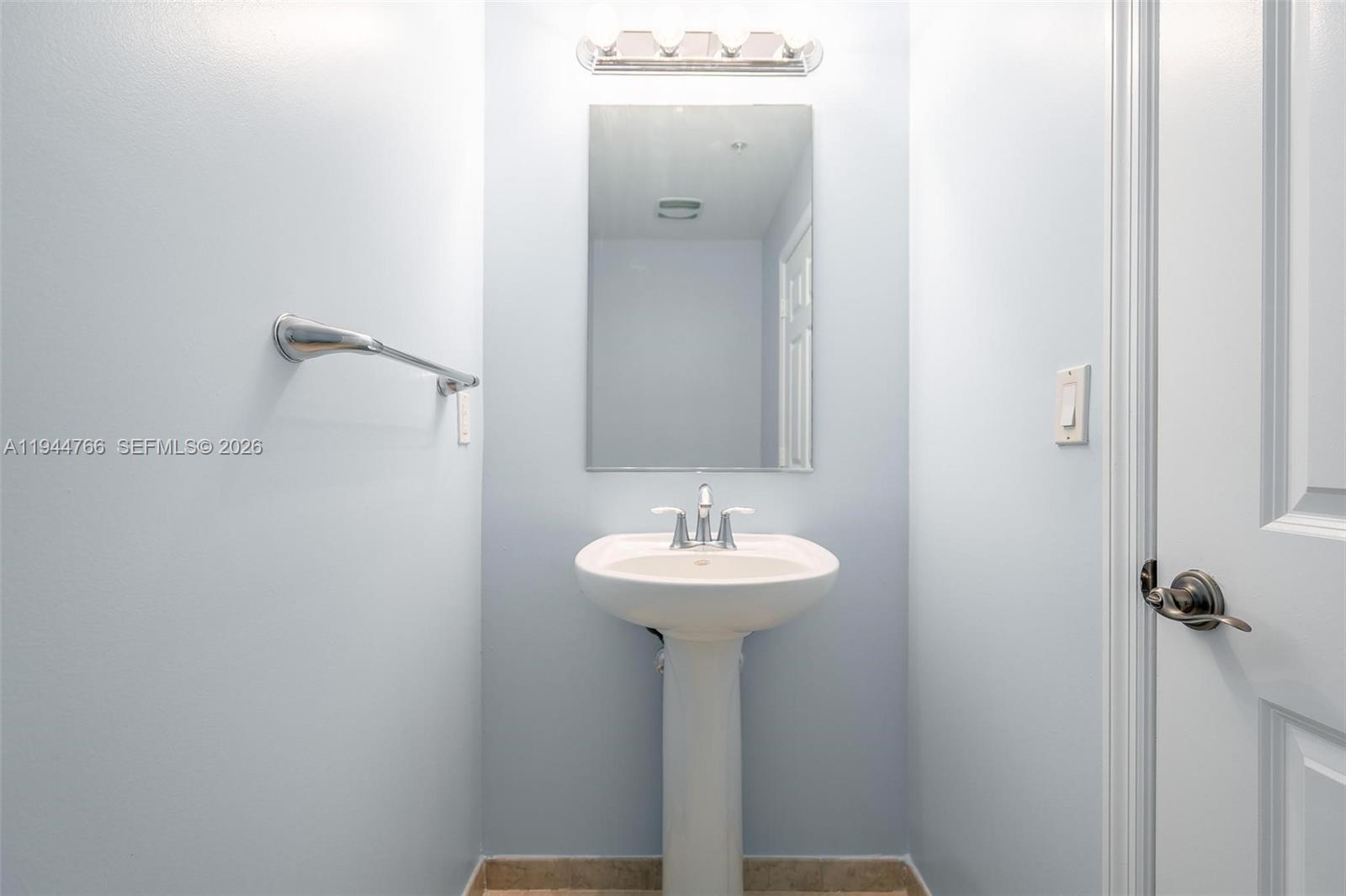 COLONNADE AT DADELAND SW - Residential