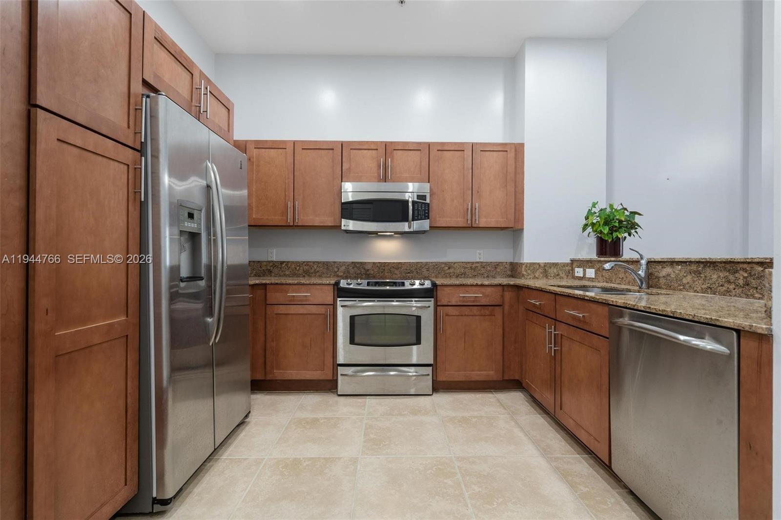 COLONNADE AT DADELAND SW - Residential