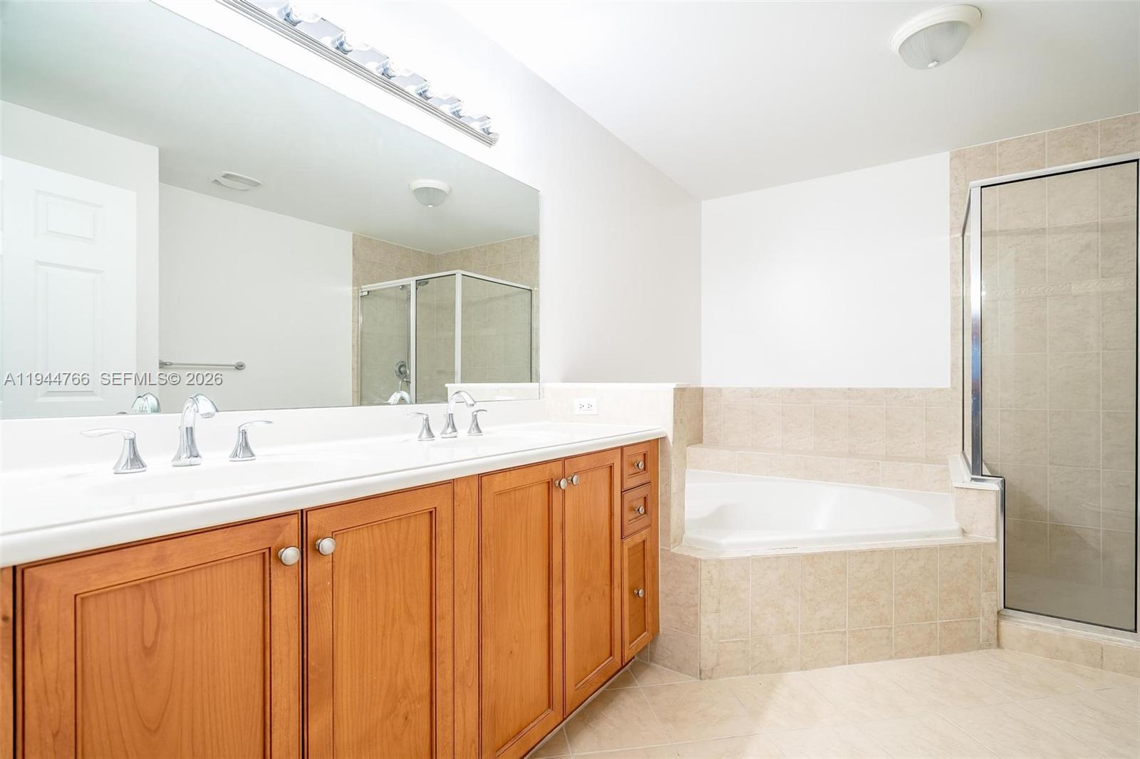 COLONNADE AT DADELAND SW - Residential