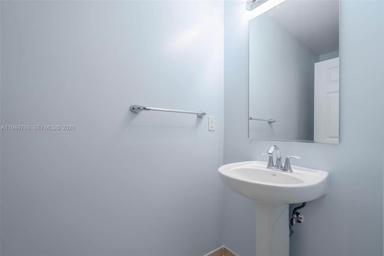 COLONNADE AT DADELAND SW - Residential