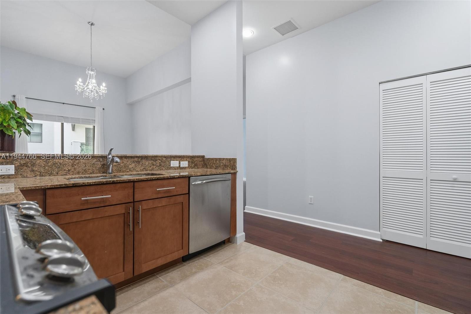 COLONNADE AT DADELAND SW - Residential