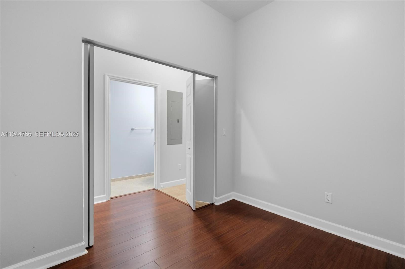 COLONNADE AT DADELAND SW - Residential