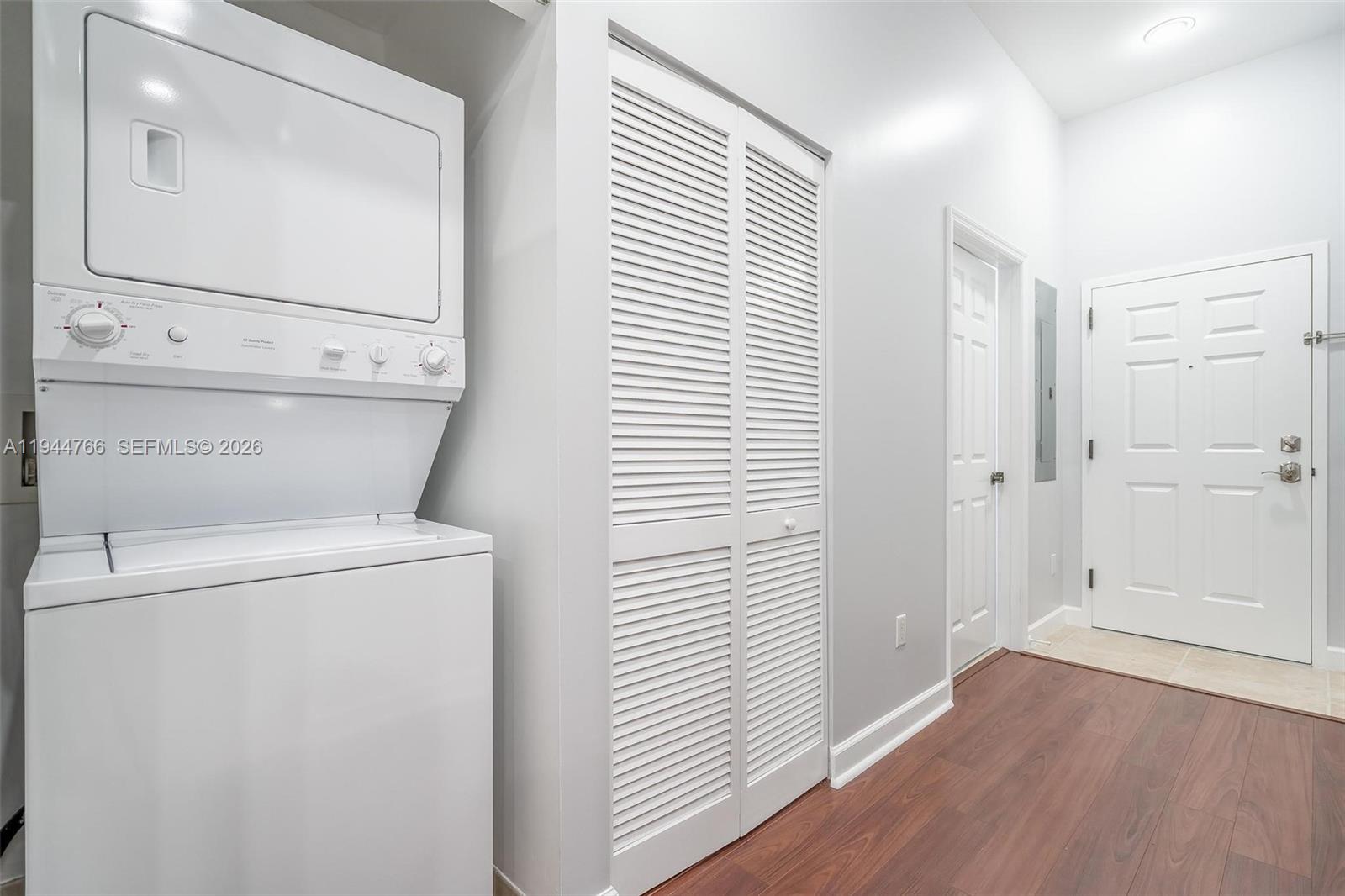 COLONNADE AT DADELAND SW - Residential