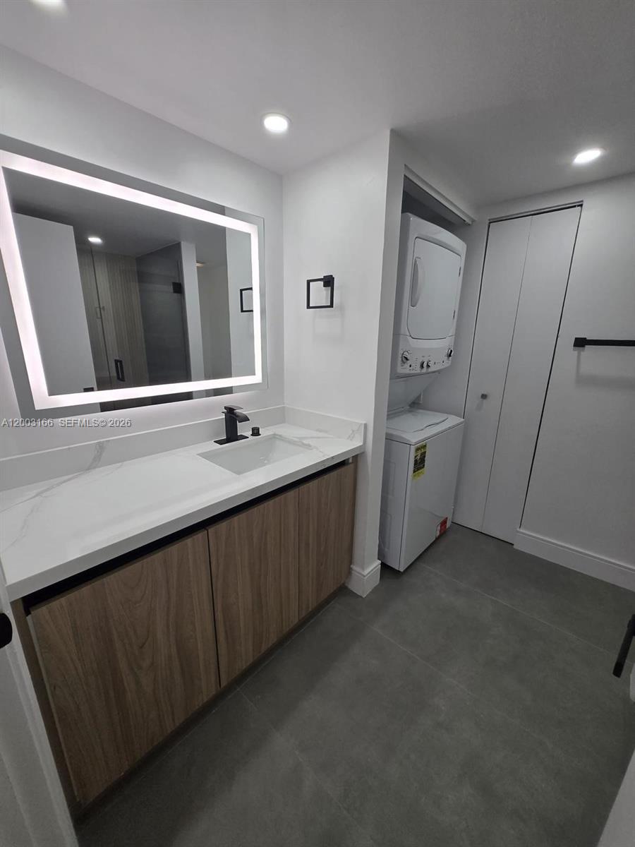 LAKE VIEW OF CALIF CLUB C - Residential Lease