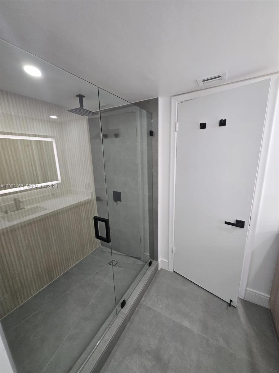 LAKE VIEW OF CALIF CLUB C - Residential Lease