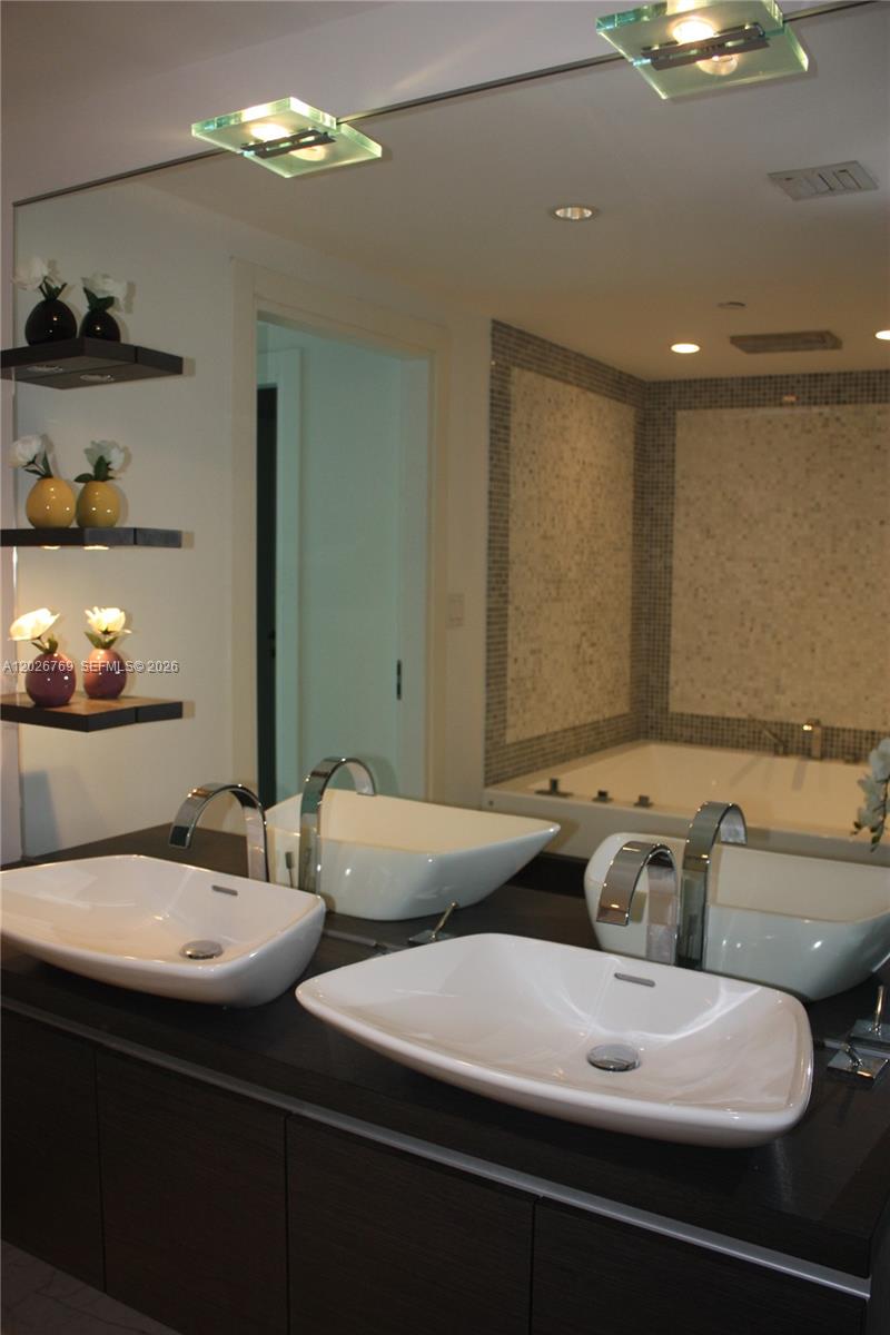 200 Biscayne Boulevard Way 4211