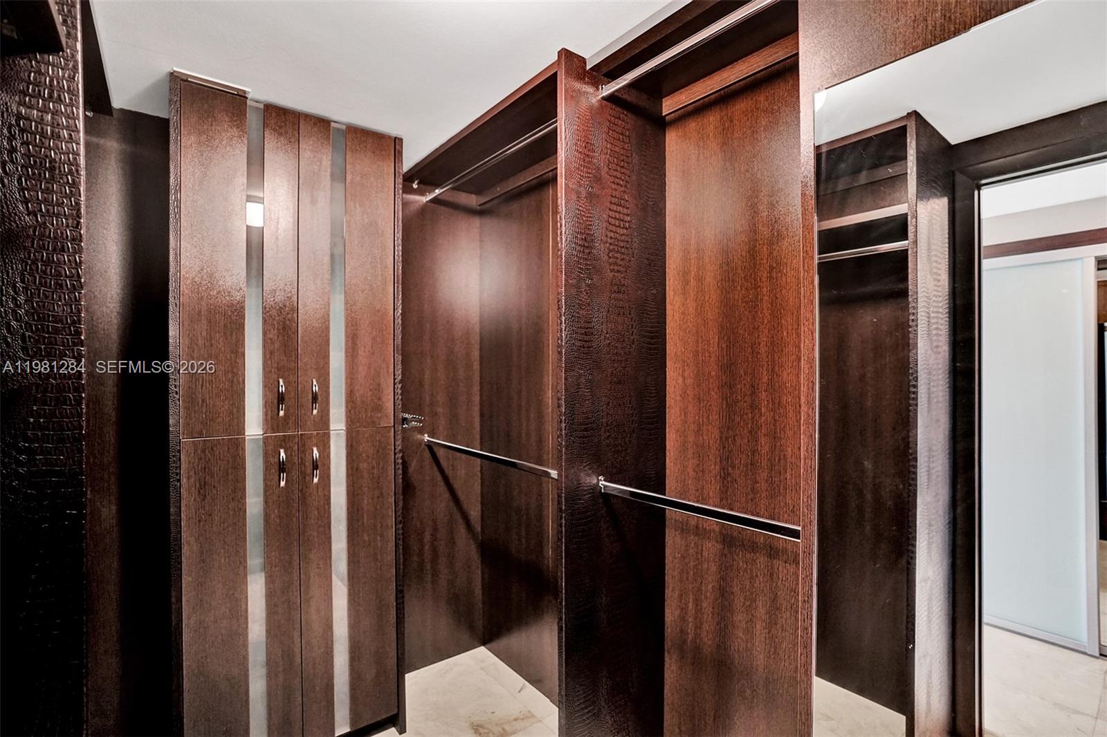 BEACH CLUB CONDO - Residential Lease