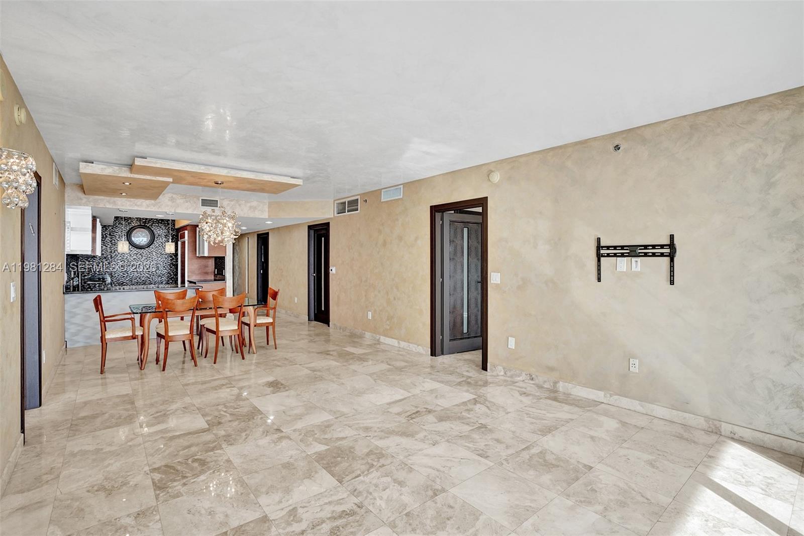 BEACH CLUB CONDO - Residential Lease