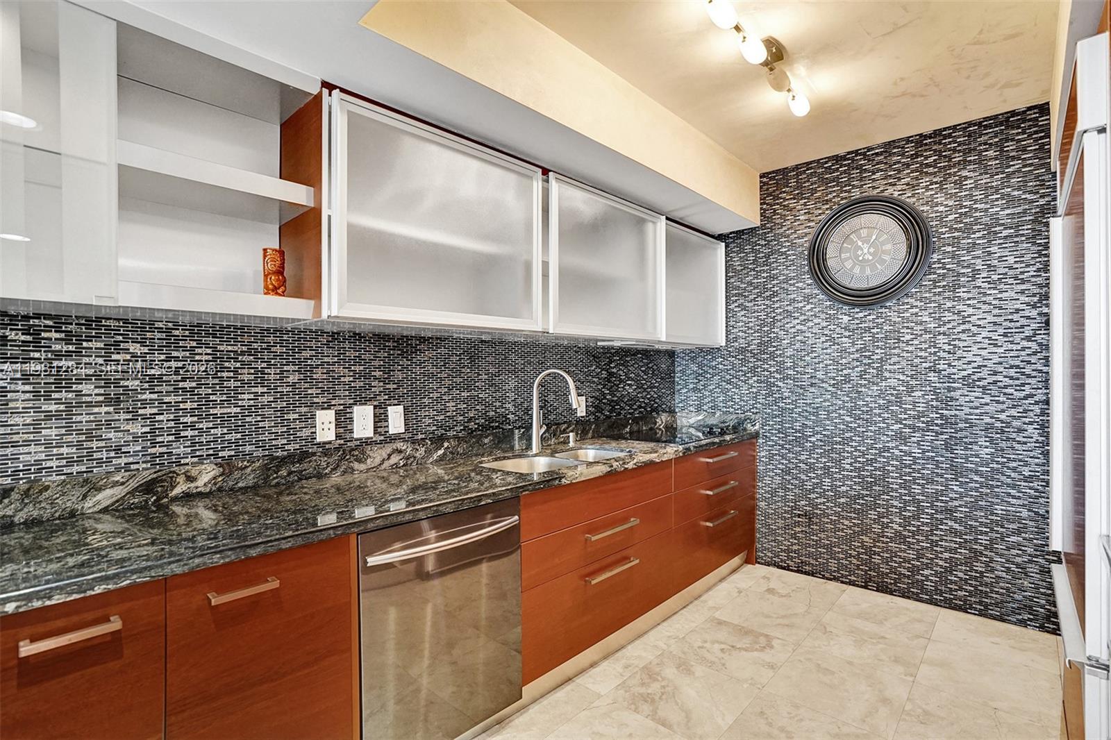 BEACH CLUB CONDO - Residential Lease