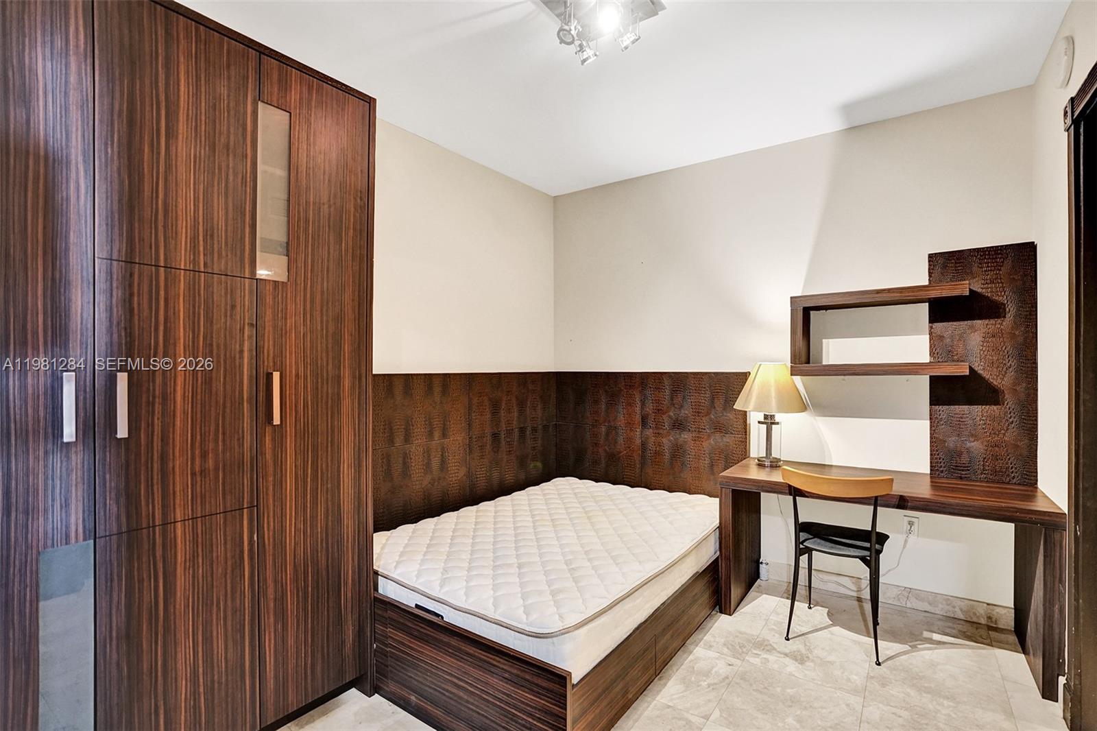 BEACH CLUB CONDO - Residential Lease