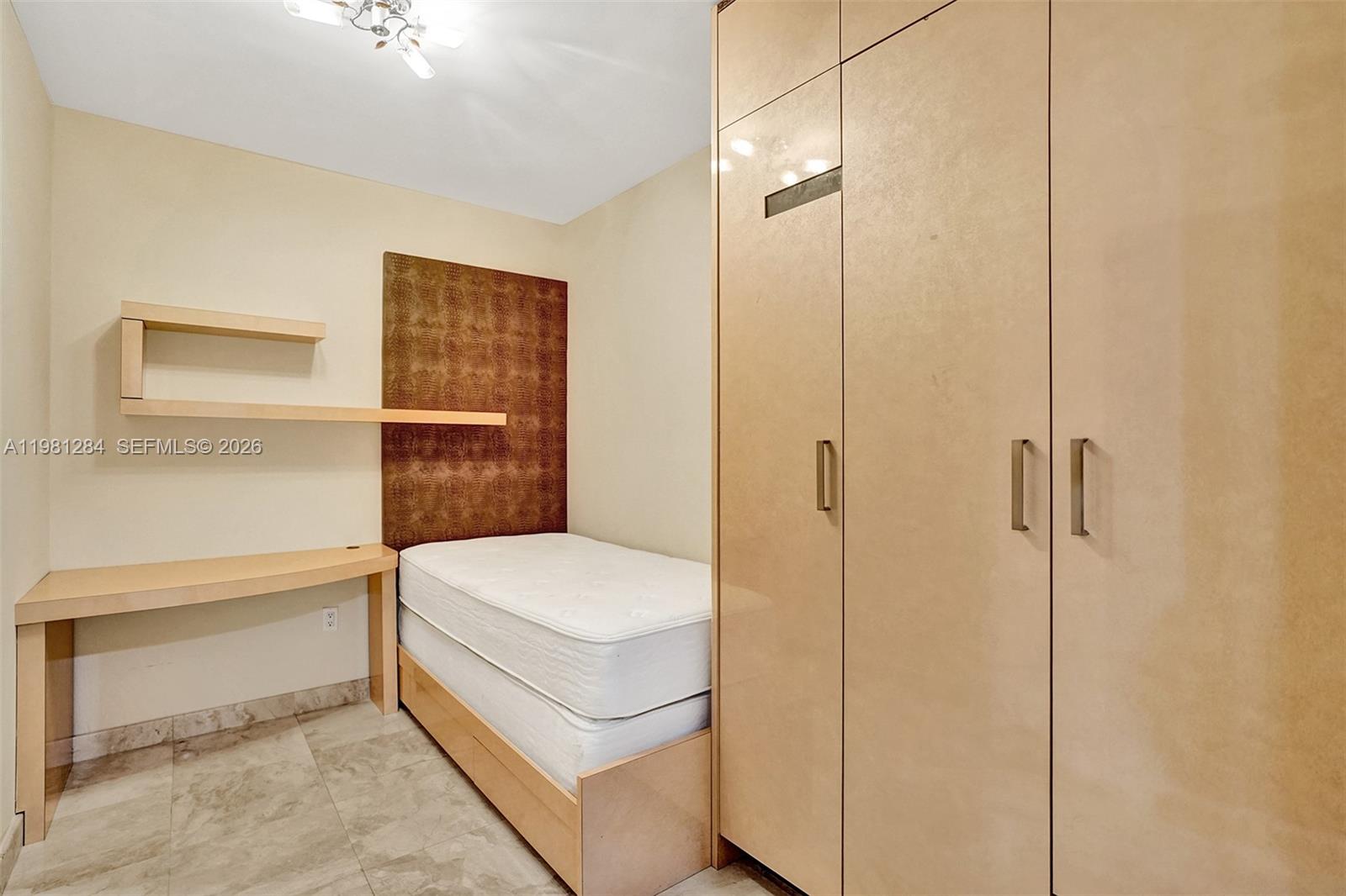 BEACH CLUB CONDO - Residential Lease