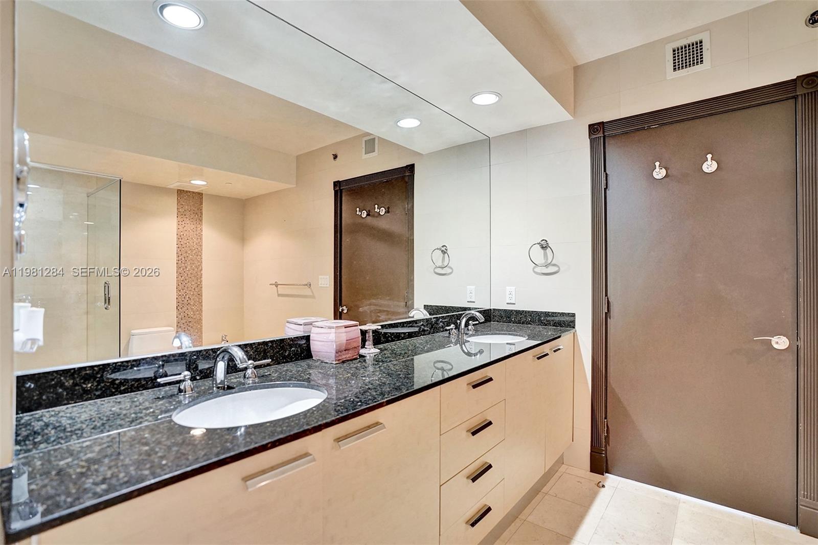 BEACH CLUB CONDO - Residential Lease