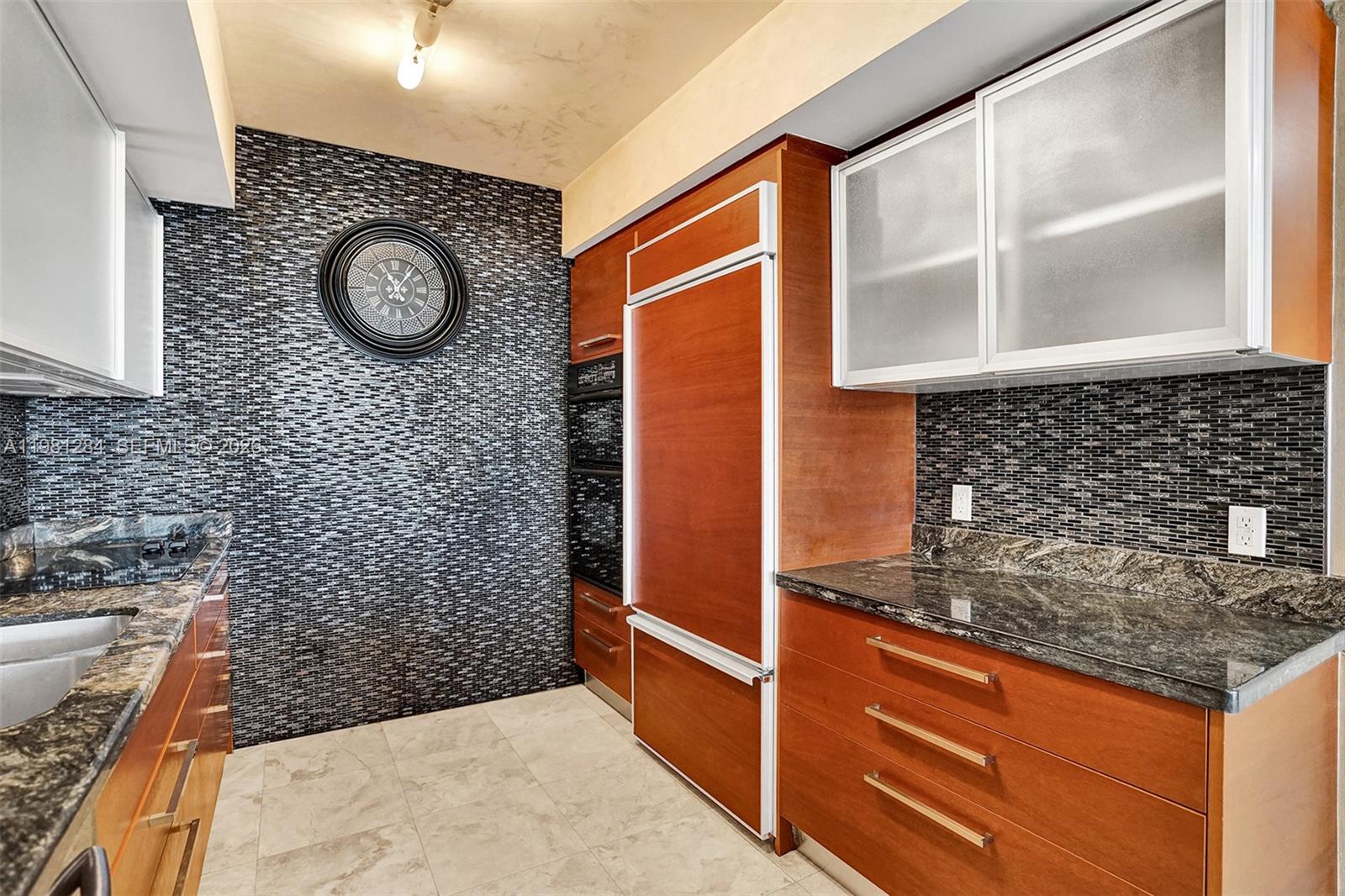 BEACH CLUB CONDO - Residential Lease