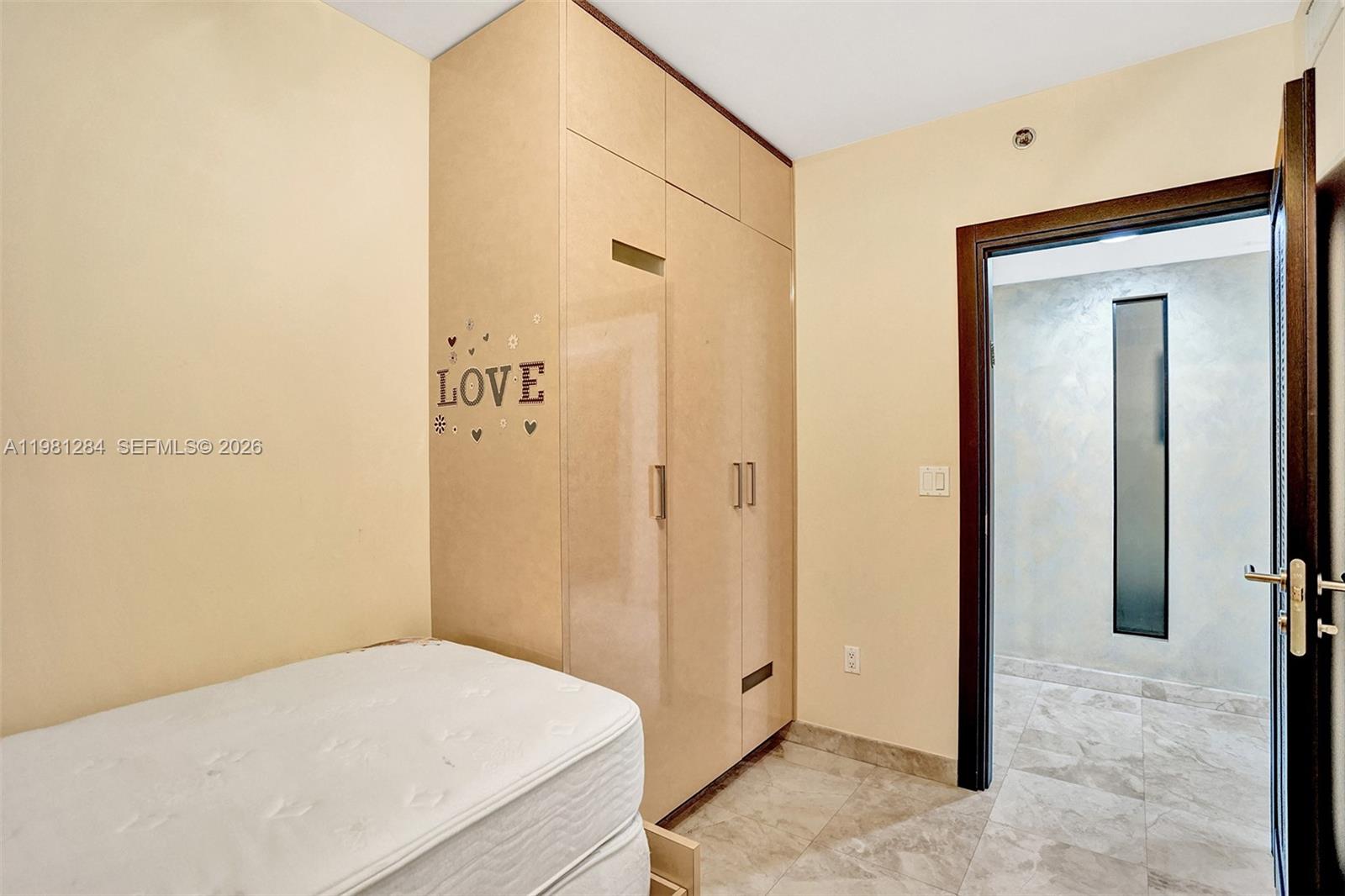 BEACH CLUB CONDO - Residential Lease