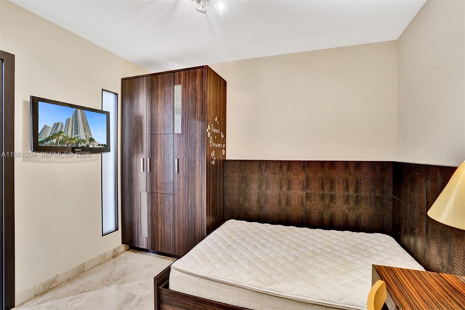 BEACH CLUB CONDO - Residential Lease