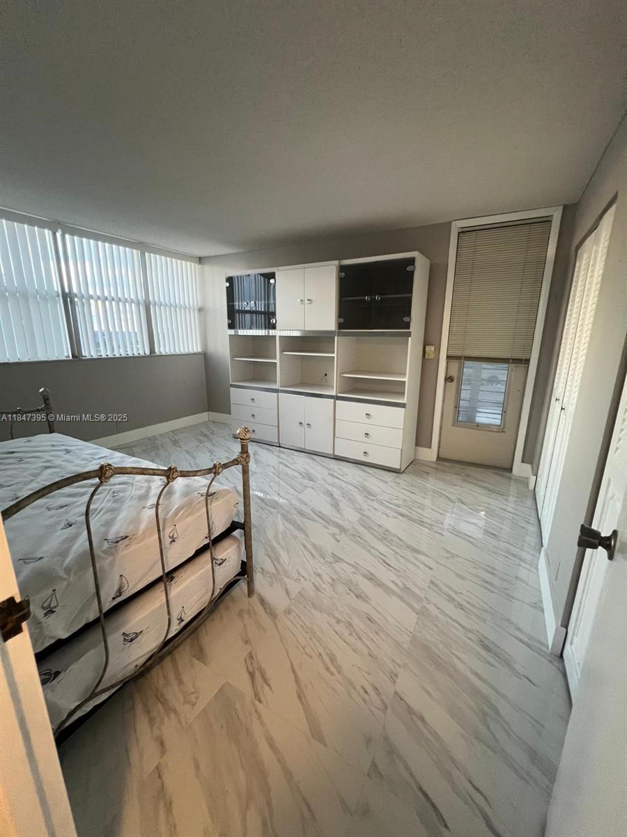 LAKE POINT TOWER CONDOMIN - Residential