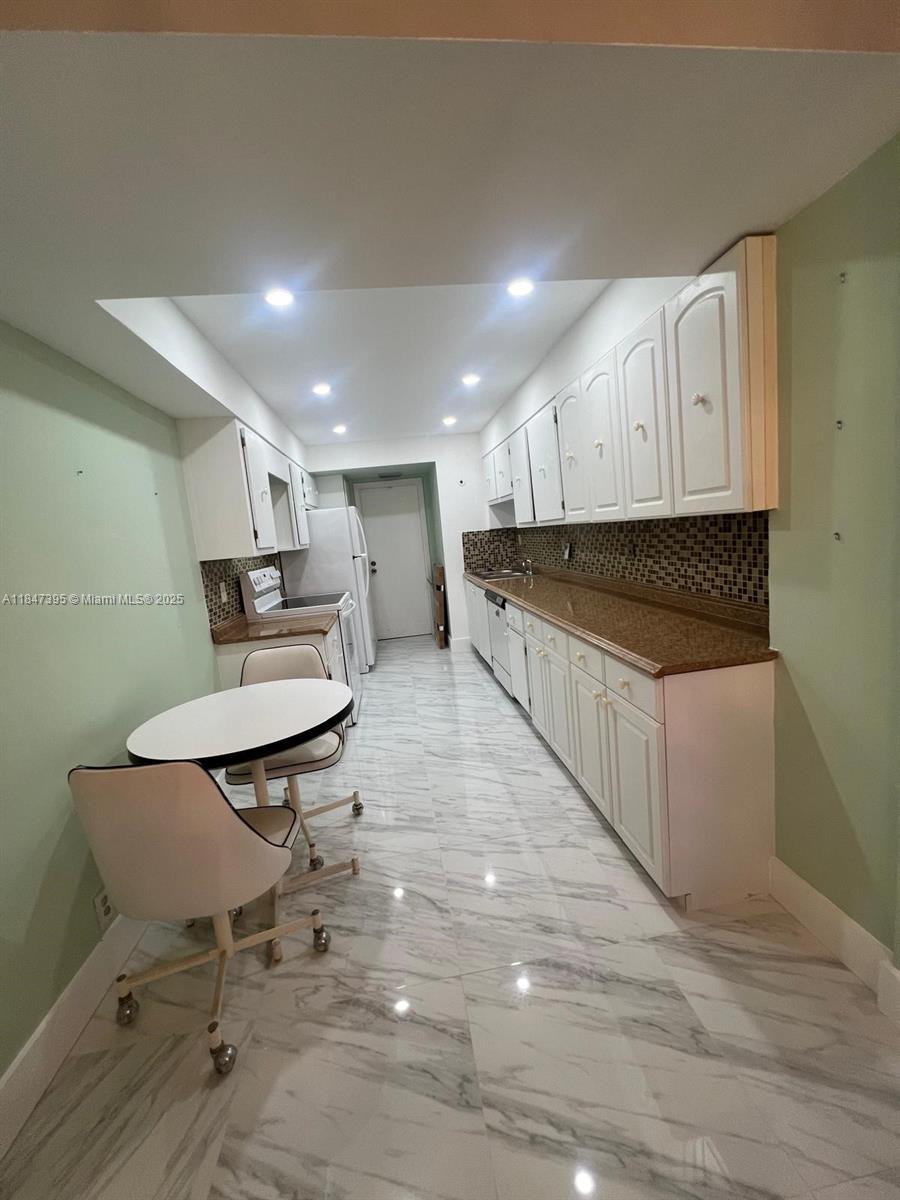 LAKE POINT TOWER CONDOMIN - Residential